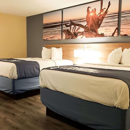 Days Inn & Suites By Wyndham Меррилвилл Экстерьер фото