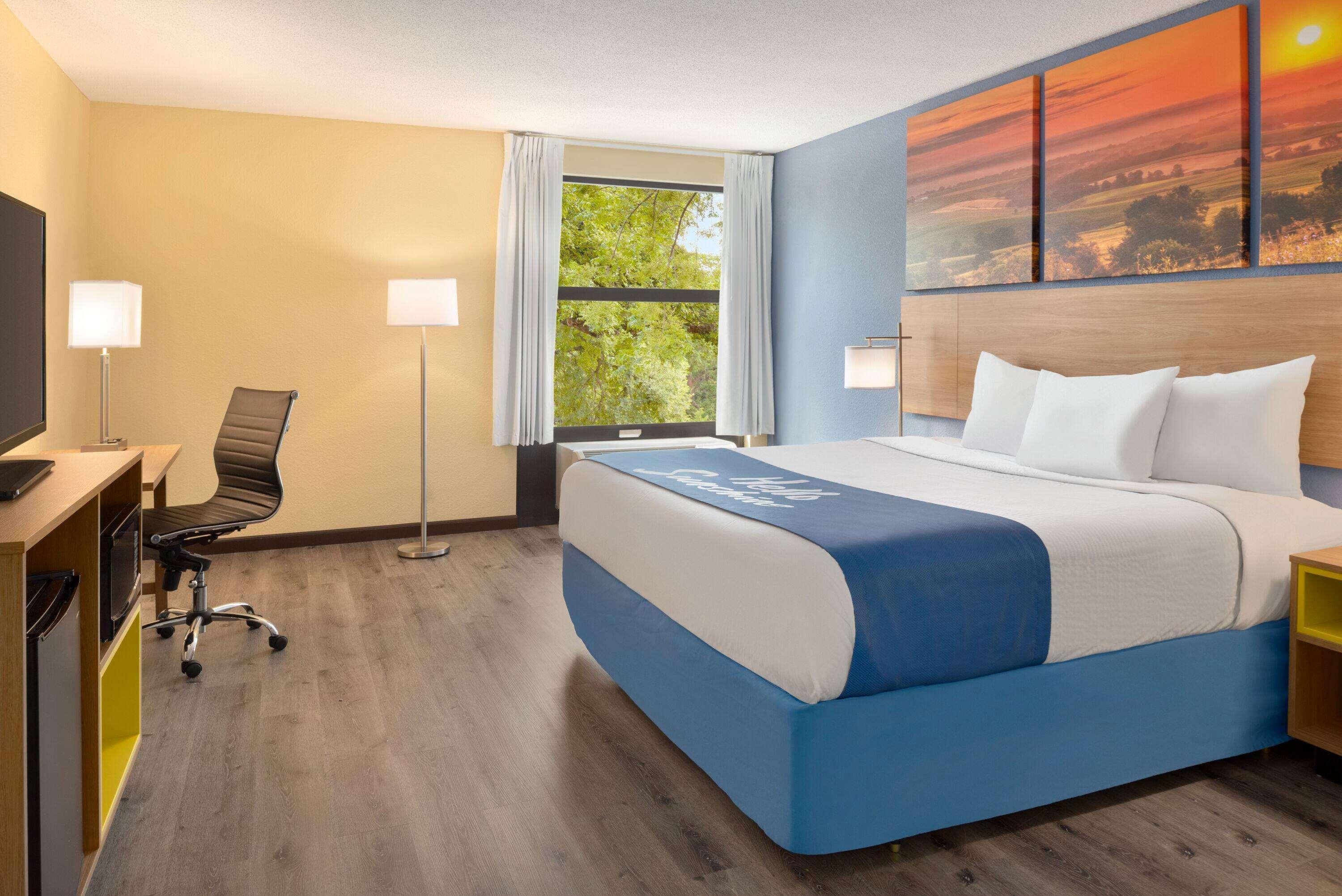 Days Inn & Suites By Wyndham Меррилвилл Экстерьер фото