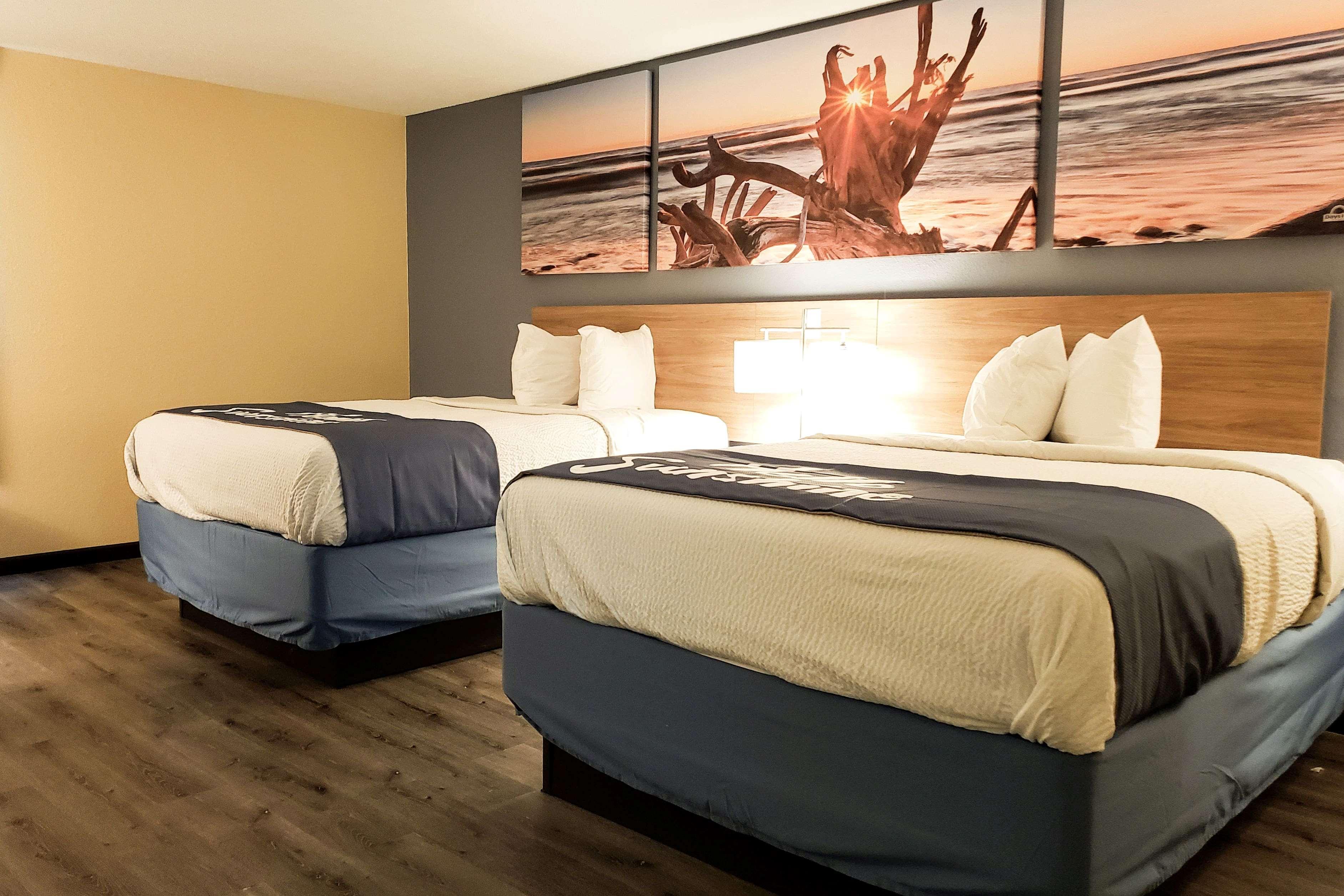 Days Inn & Suites By Wyndham Меррилвилл Экстерьер фото