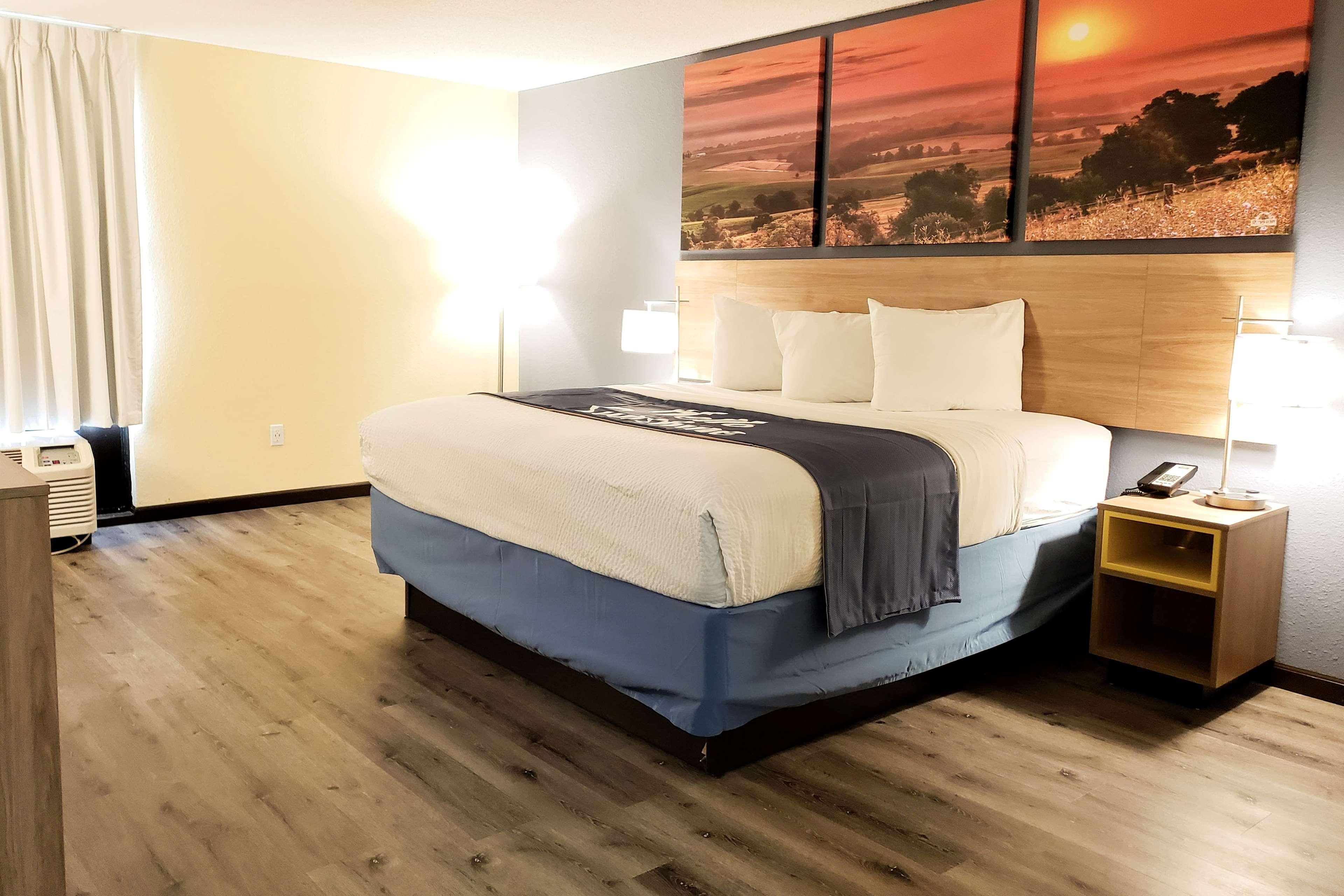 Days Inn & Suites By Wyndham Меррилвилл Экстерьер фото