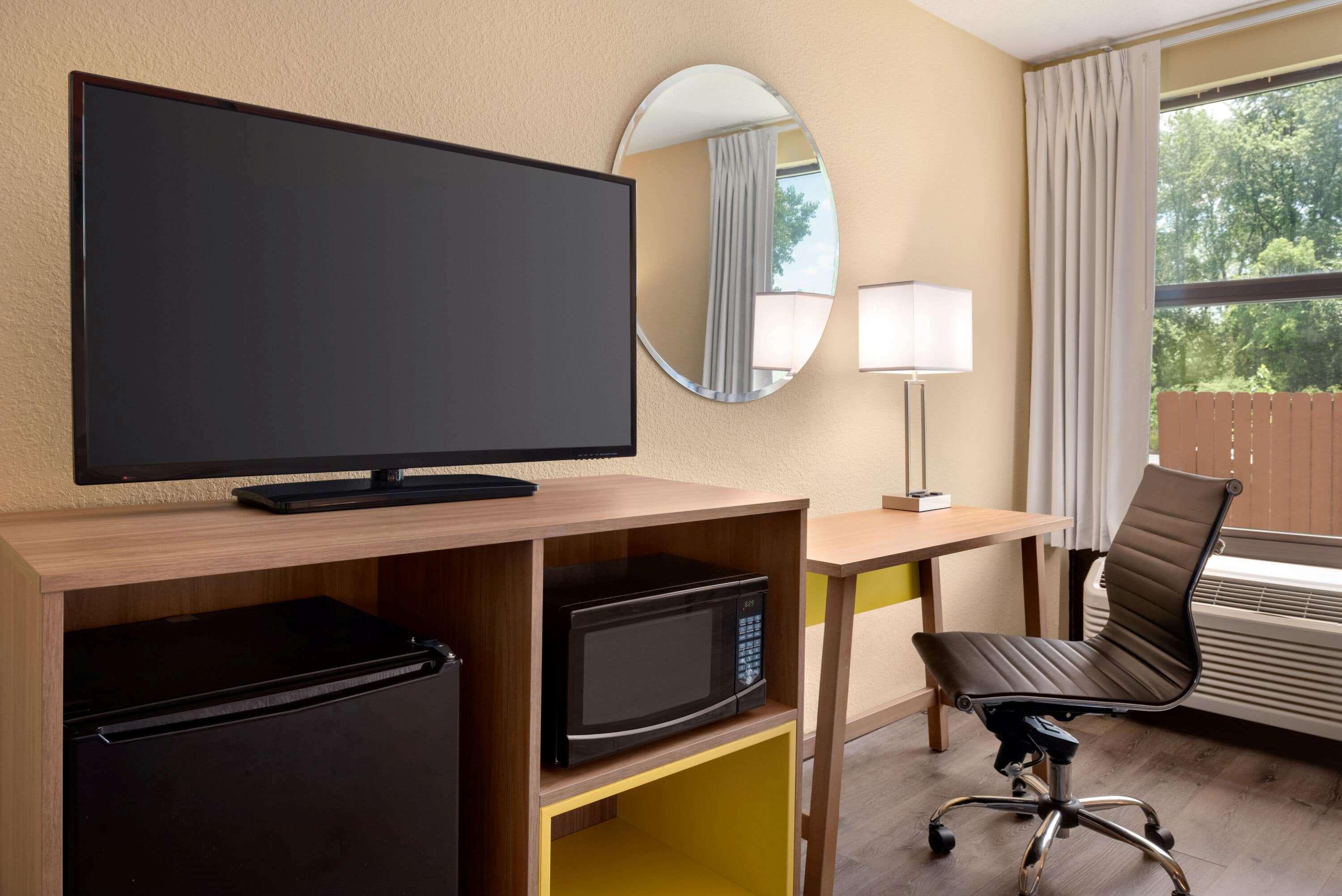 Days Inn & Suites By Wyndham Меррилвилл Экстерьер фото