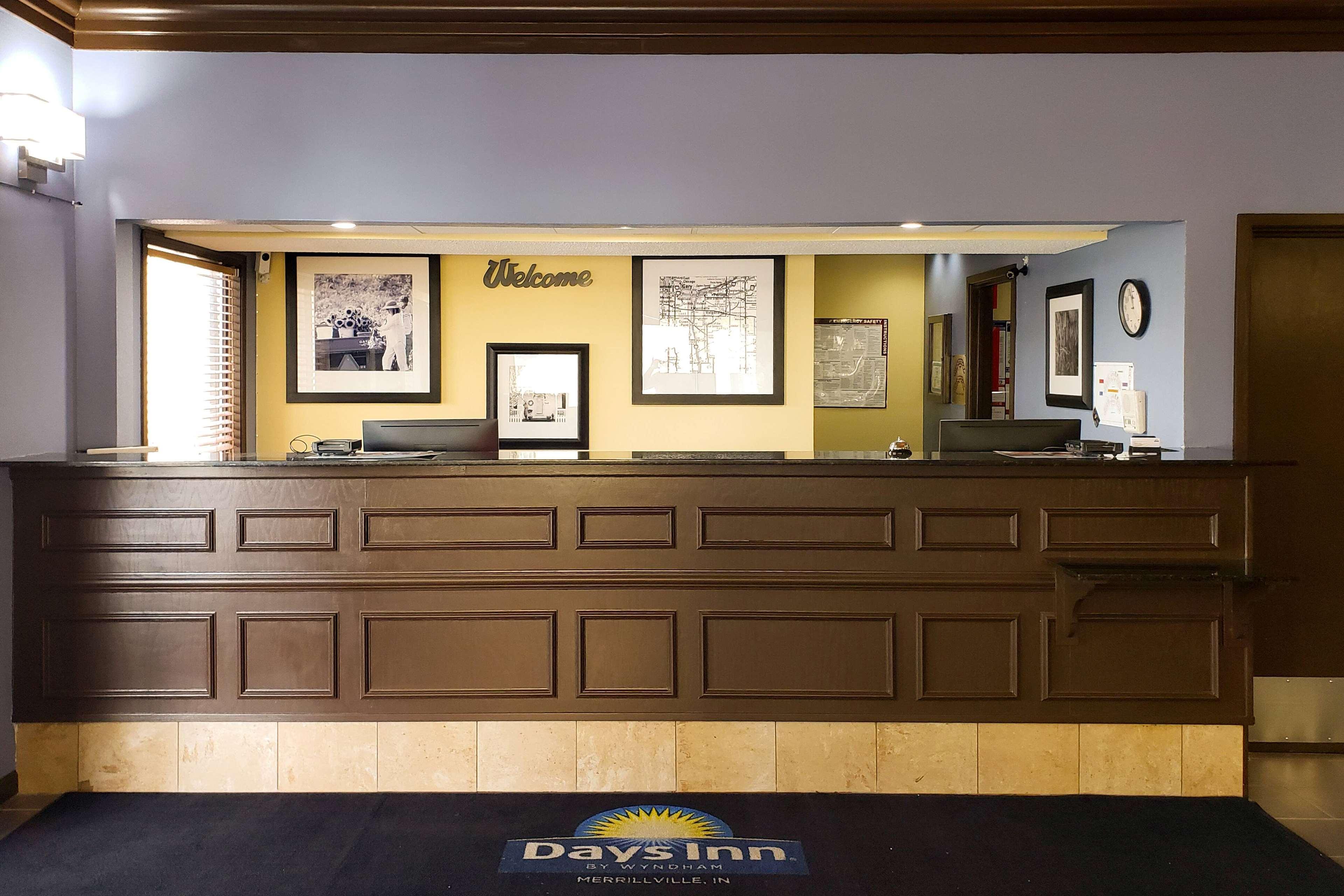 Days Inn & Suites By Wyndham Меррилвилл Экстерьер фото