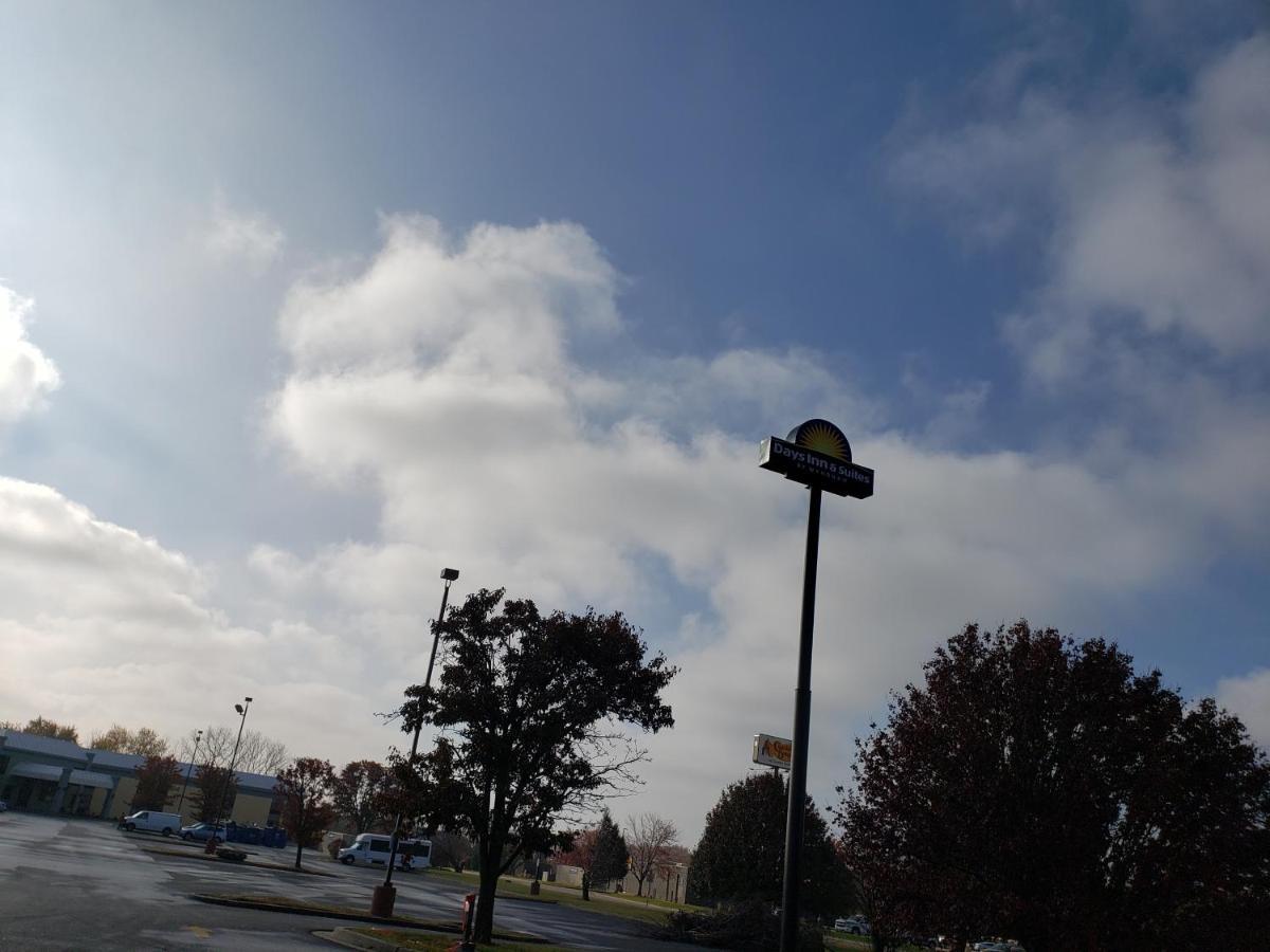 Days Inn & Suites By Wyndham Меррилвилл Экстерьер фото