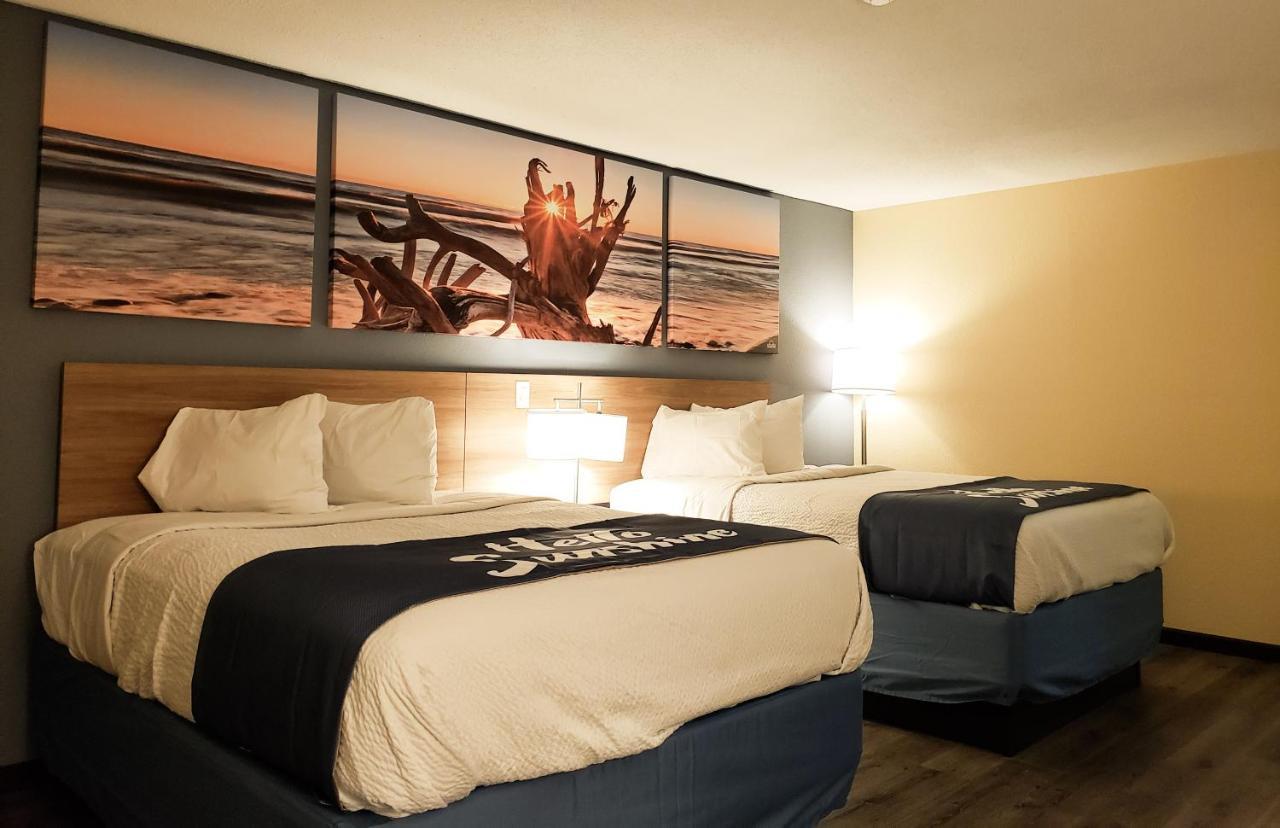 Days Inn & Suites By Wyndham Меррилвилл Экстерьер фото