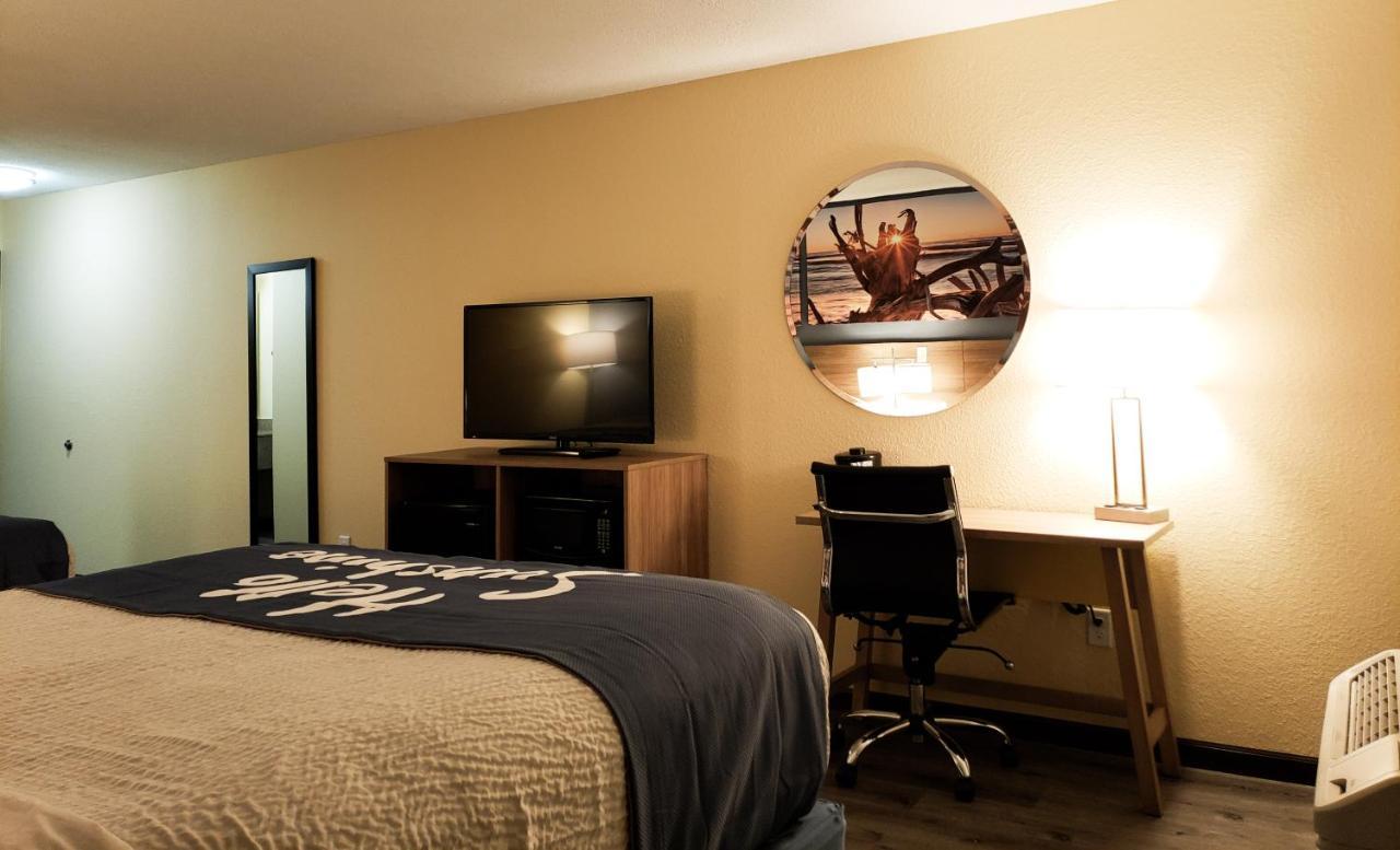 Days Inn & Suites By Wyndham Меррилвилл Экстерьер фото