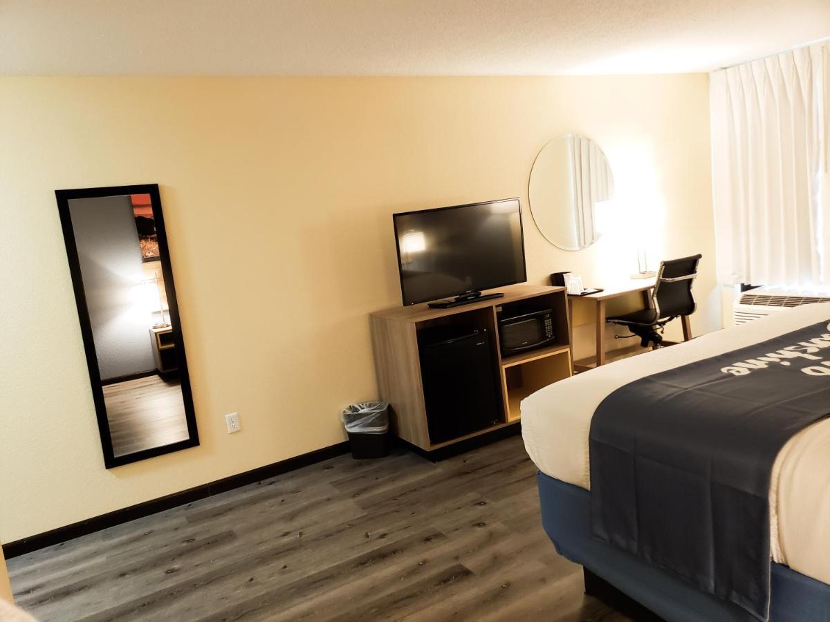 Days Inn & Suites By Wyndham Меррилвилл Экстерьер фото