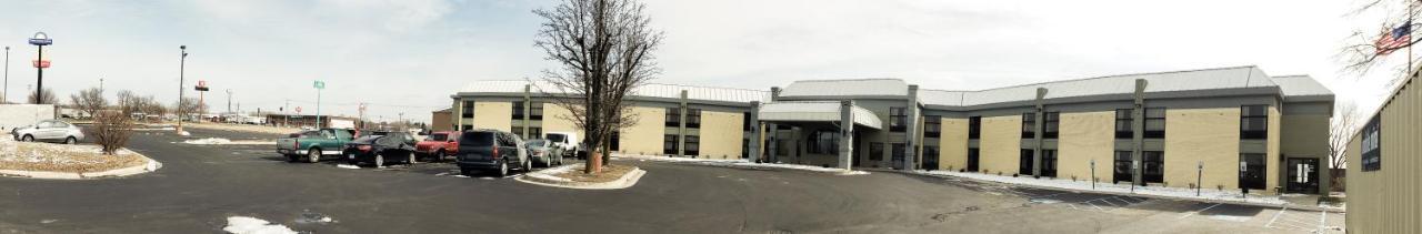 Days Inn & Suites By Wyndham Меррилвилл Экстерьер фото